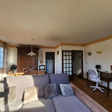 Entre Vignes Et Chateaux, Feriehus Douzens